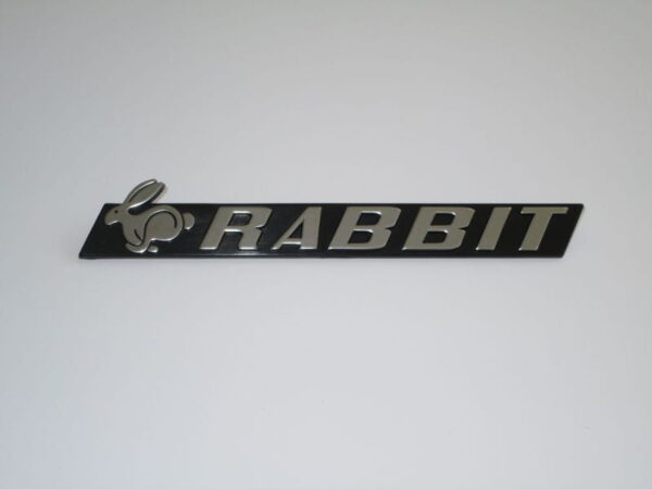 EMBLEMAT ZNACZEK NAPIS RABBIT